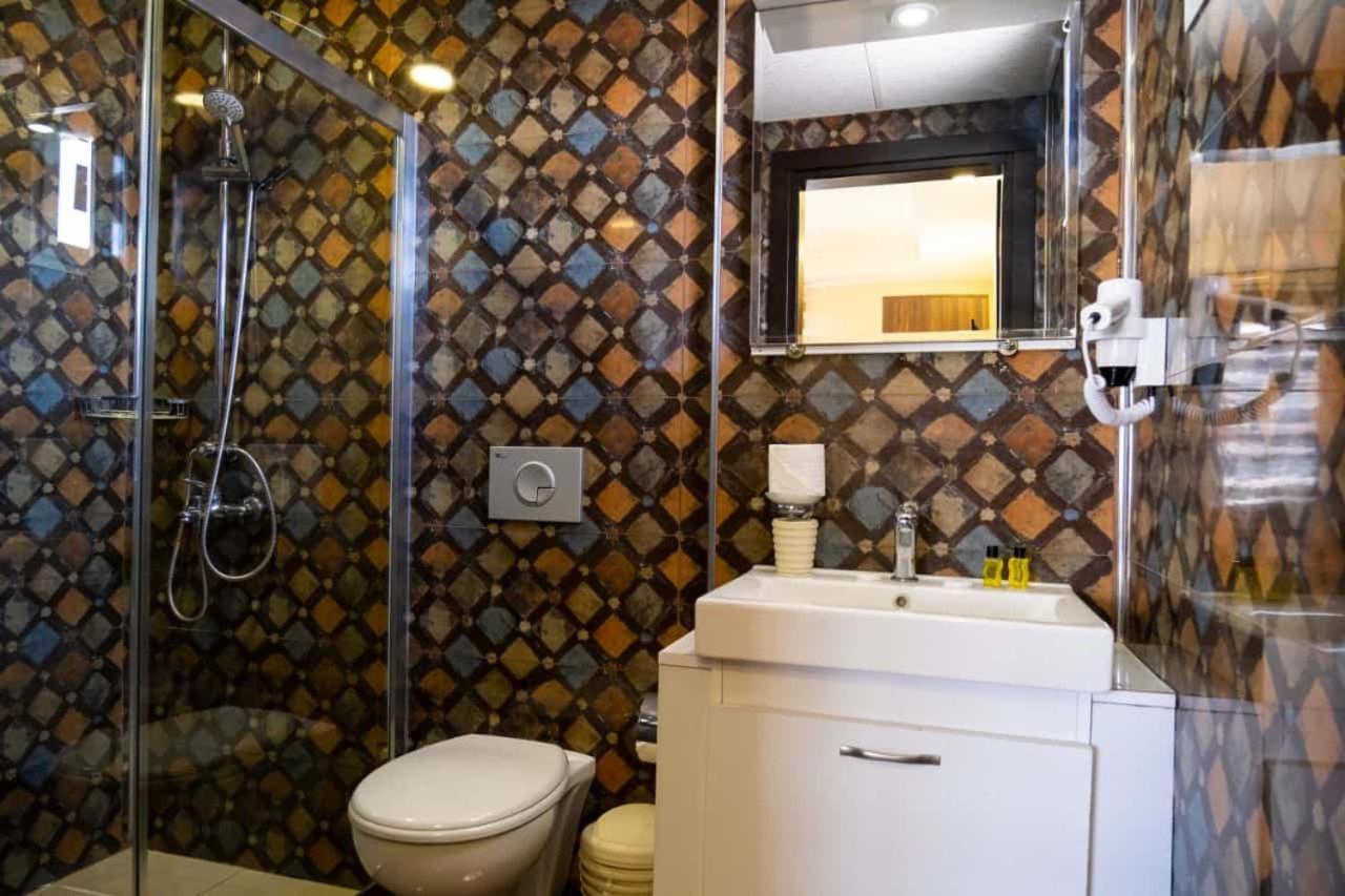 Ikarus Hotel Kuşadası Buitenkant foto